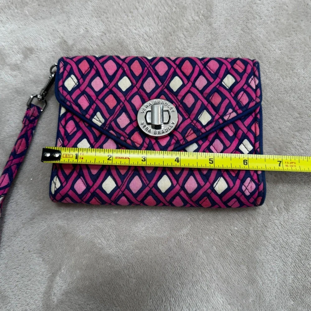 Vera Bradley Canterberry Magenta‎ Quilted Turnlock Wristlet Wallet Pink Navy